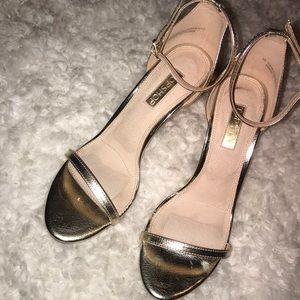 Gold Heels 👠